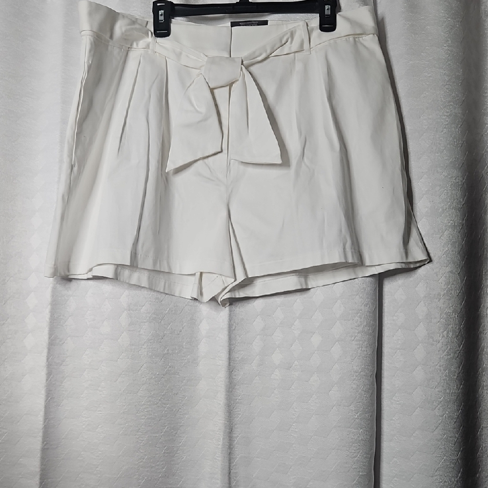 Elegant White Women's Shorts
